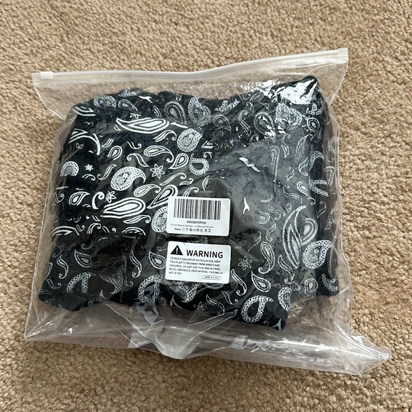 3 piece beanie gloves and scarf - Picture 9 of 9